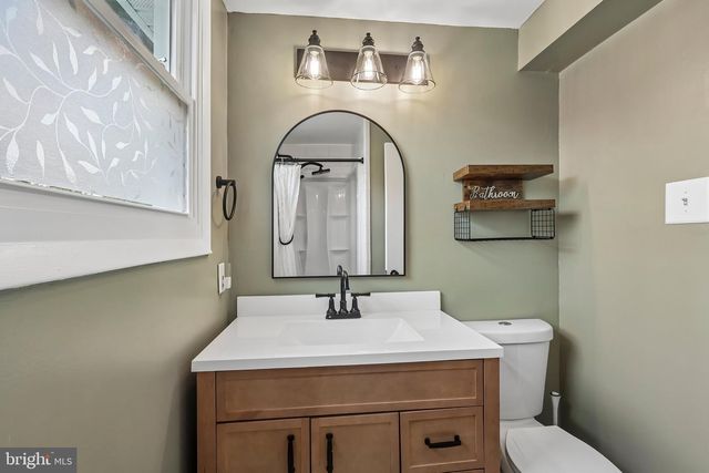 586 DOLORO DR, Morrisville, PA 19067
