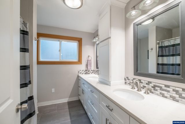 292 Stoneway Dr NW, Salem, OR 97304