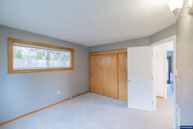 292 Stoneway Dr NW, Salem, OR 97304