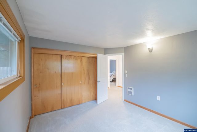 292 Stoneway Dr NW, Salem, OR 97304