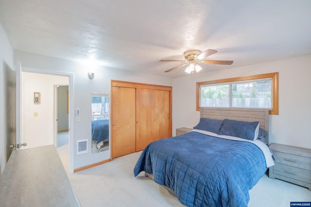 292 Stoneway Dr NW, Salem, OR 97304