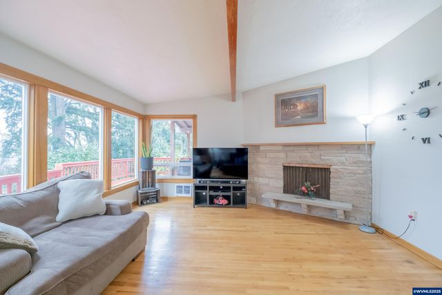 292 Stoneway Dr NW, Salem, OR 97304