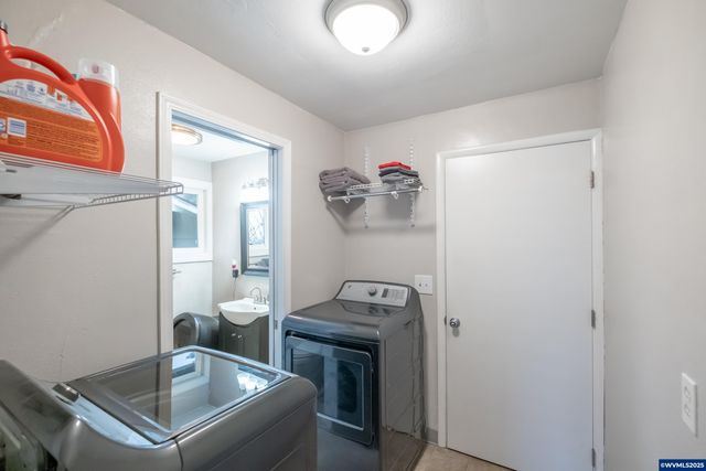 292 Stoneway Dr NW, Salem, OR 97304