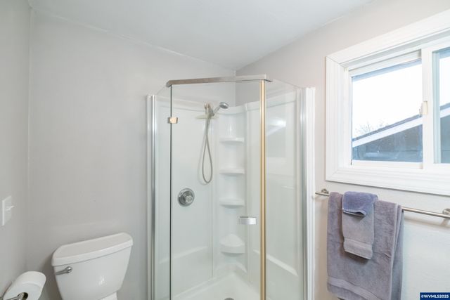 292 Stoneway Dr NW, Salem, OR 97304