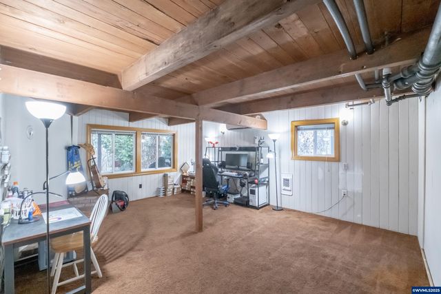 292 Stoneway Dr NW, Salem, OR 97304