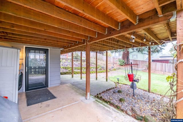 292 Stoneway Dr NW, Salem, OR 97304