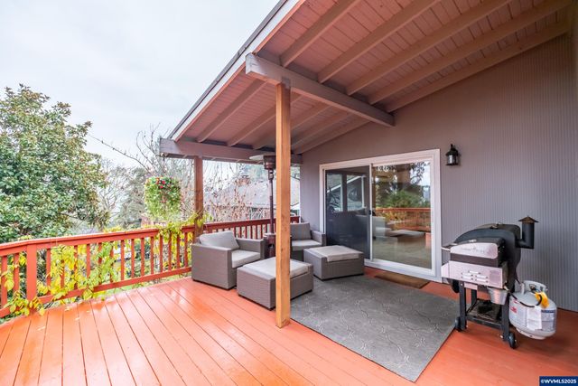 292 Stoneway Dr NW, Salem, OR 97304