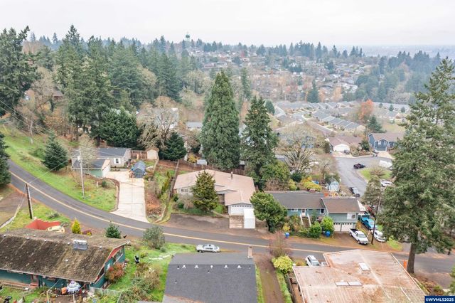 292 Stoneway Dr NW, Salem, OR 97304