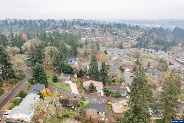 292 Stoneway Dr NW, Salem, OR 97304