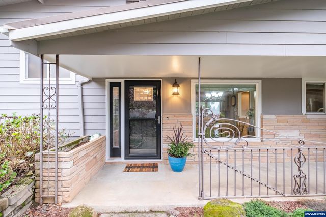 292 Stoneway Dr NW, Salem, OR 97304