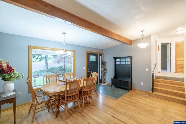 292 Stoneway Dr NW, Salem, OR 97304