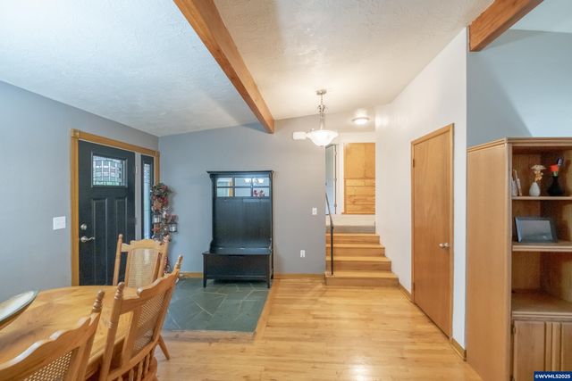 292 Stoneway Dr NW, Salem, OR 97304