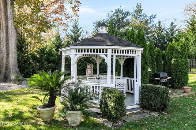 16 Mulberry Lane, Colts Neck, NJ 07722