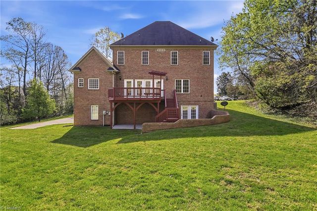 3508 Waterway Drive, Pfafftown, NC 27040