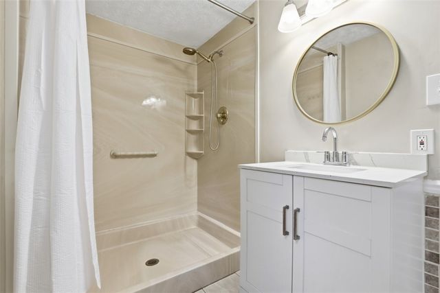 3856 Hilpert St, Brentwood, PA 15227