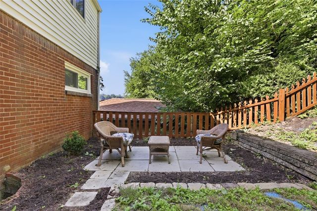 3856 Hilpert St, Brentwood, PA 15227