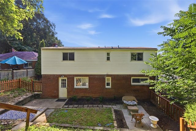 3856 Hilpert St, Brentwood, PA 15227