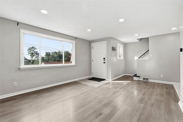 3856 Hilpert St, Brentwood, PA 15227