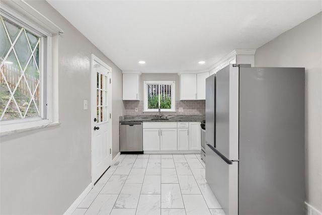 3856 Hilpert St, Brentwood, PA 15227