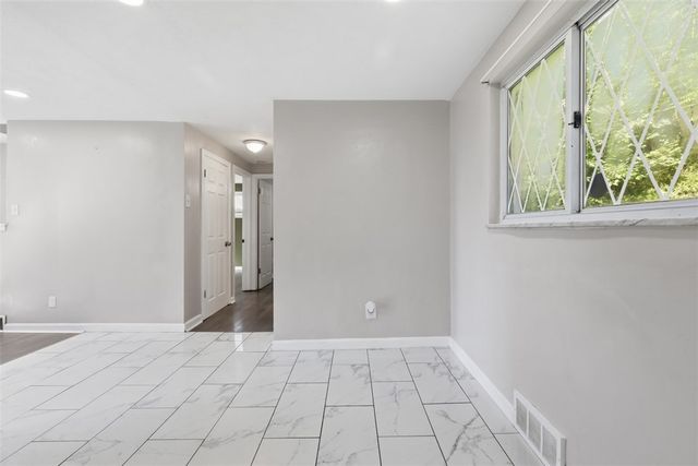 3856 Hilpert St, Brentwood, PA 15227