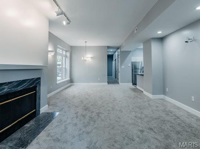 5879 Nina Place 1, St Louis, MO 63112