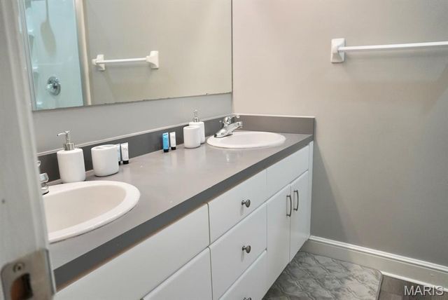 5879 Nina Place 1, St Louis, MO 63112