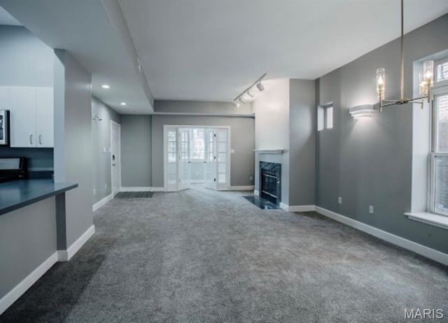5879 Nina Place 1, St Louis, MO 63112