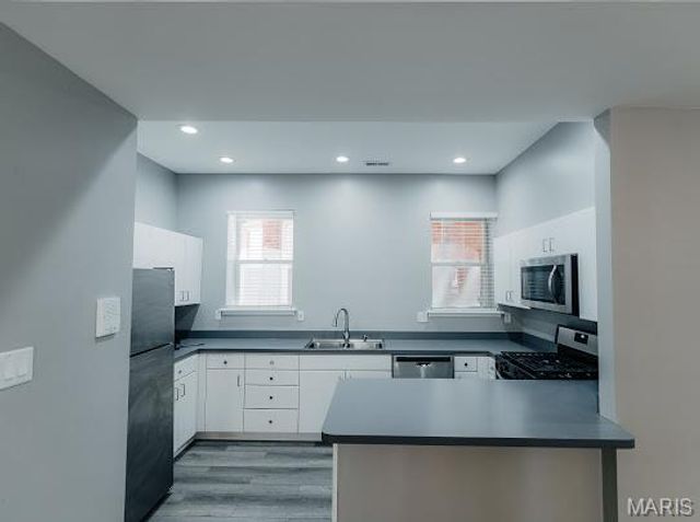 5879 Nina Place 1, St Louis, MO 63112