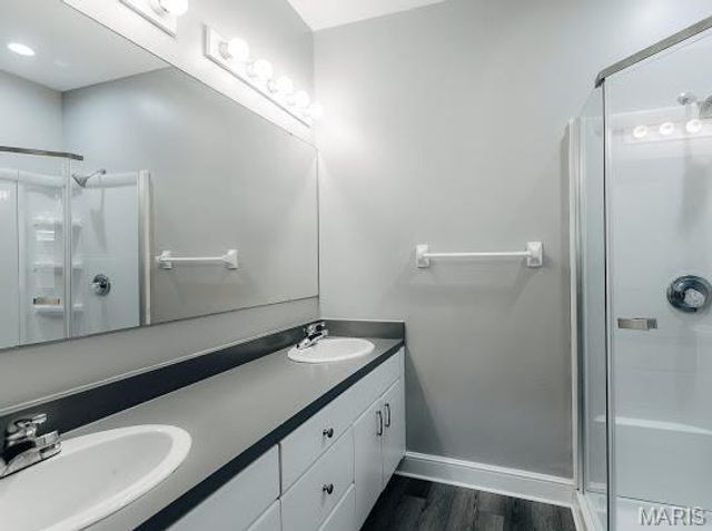 5879 Nina Place 1, St Louis, MO 63112