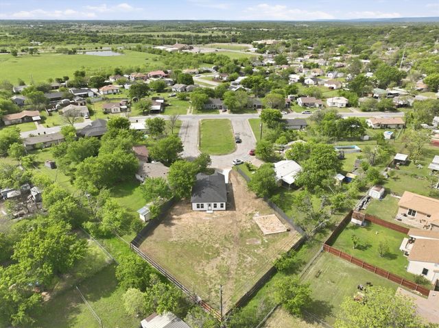 1613 SE Park Road, Mineral Wells, TX 76067