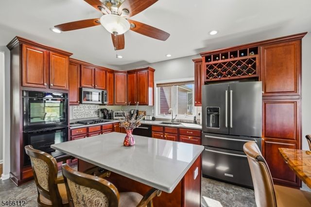 9 Coventry Rd, Hardyston Twp., NJ 07419