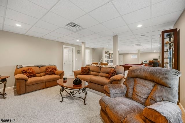 9 Coventry Rd, Hardyston Twp., NJ 07419