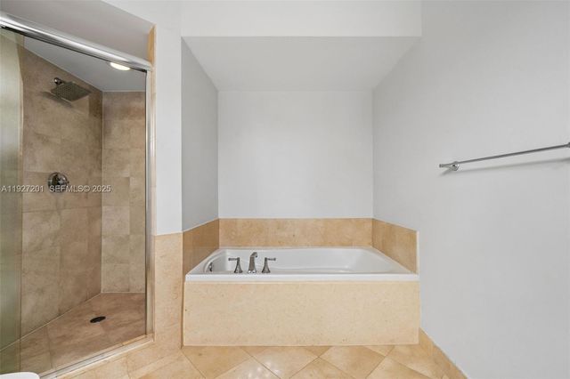 19900 E Country Club Dr 1112, Aventura, FL 33180