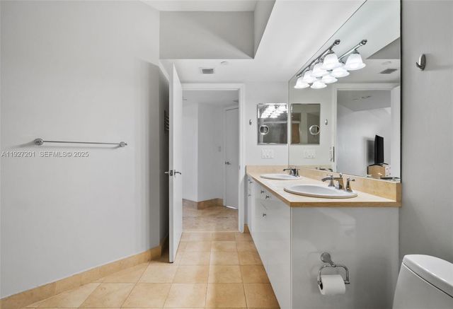 19900 E Country Club Dr 1112, Aventura, FL 33180