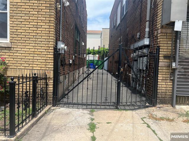 83 Davenport Avenue, Newark, NJ 07107