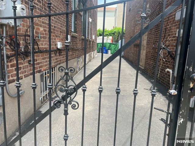 83 Davenport Avenue, Newark, NJ 07107