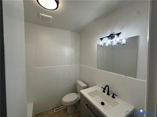 536 Smithfield Ave, Hopewell, VA 23860