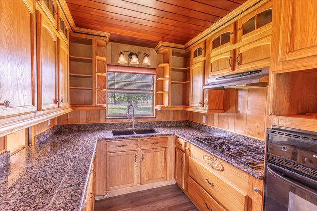 2652 Remmert Road, Bellville, TX 77418