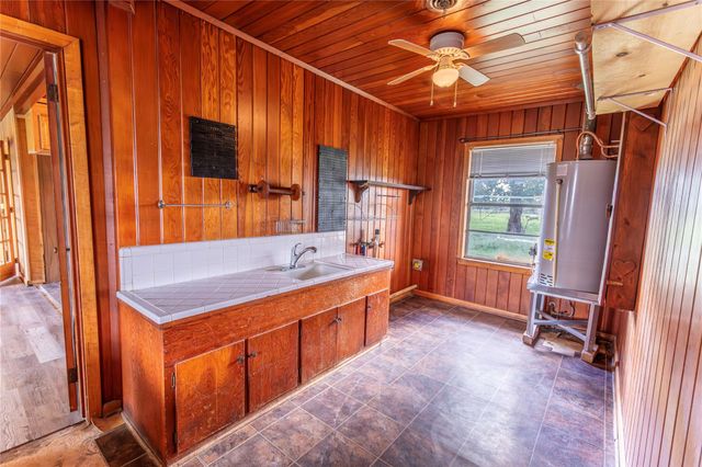 2652 Remmert Road, Bellville, TX 77418