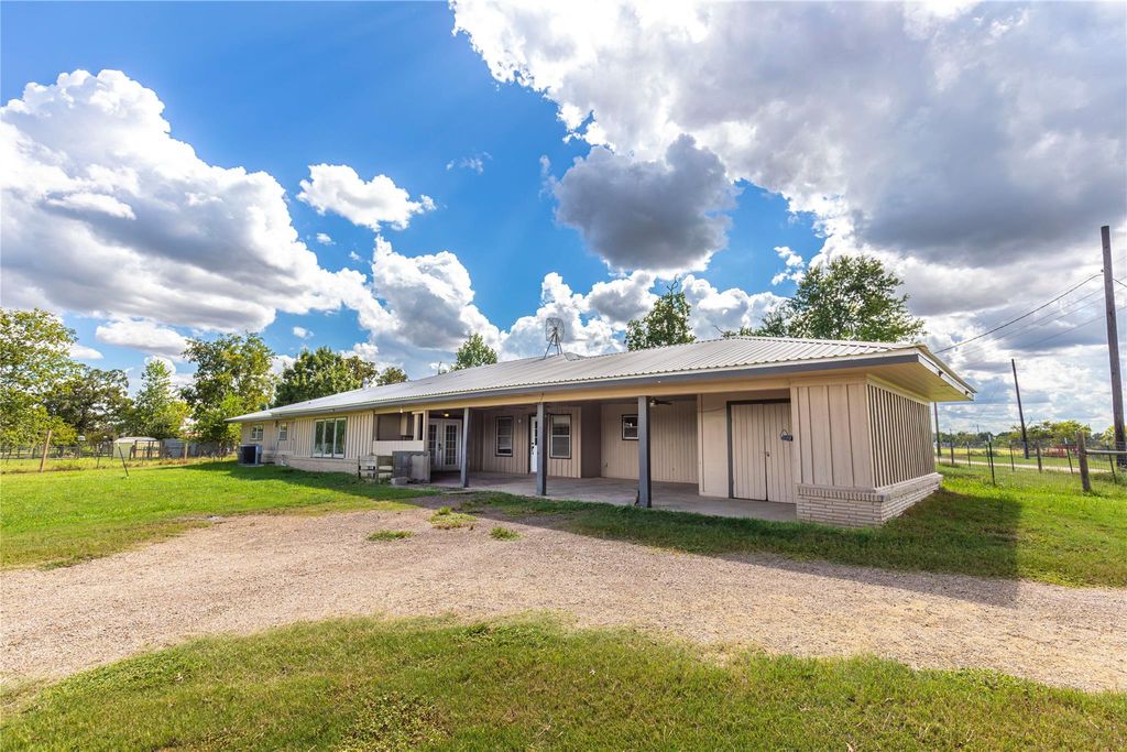 2652 Remmert Road, Bellville, TX 77418