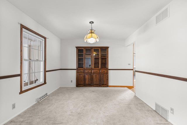 139 Debbie COURT, Waukesha, WI 53189