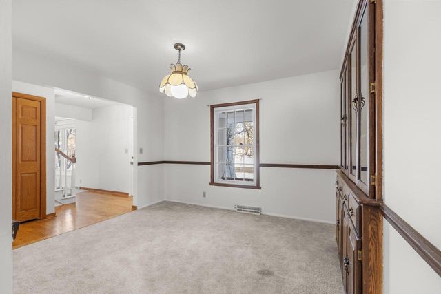 139 Debbie COURT, Waukesha, WI 53189