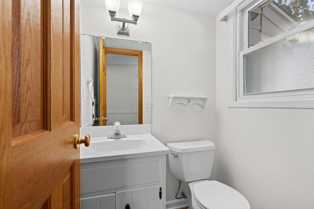 139 Debbie COURT, Waukesha, WI 53189