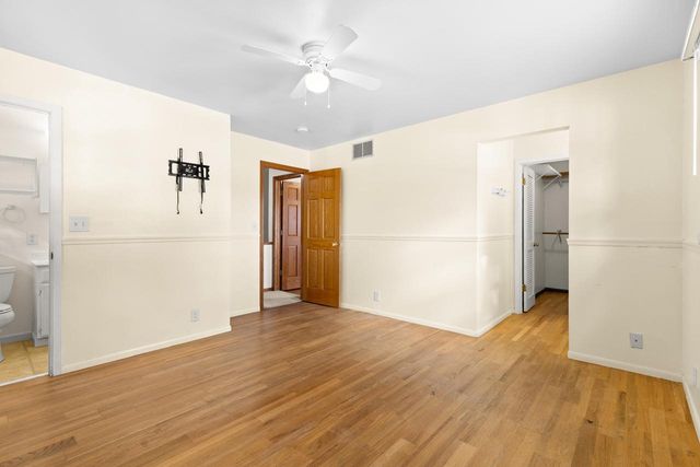 139 Debbie COURT, Waukesha, WI 53189