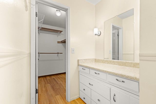 139 Debbie COURT, Waukesha, WI 53189