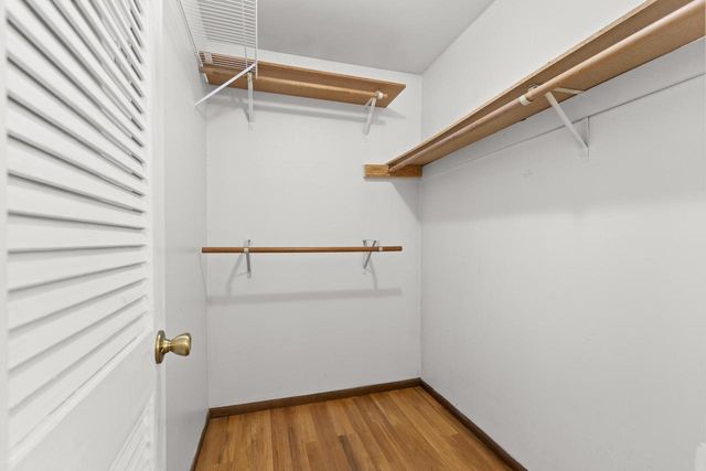 139 Debbie COURT, Waukesha, WI 53189