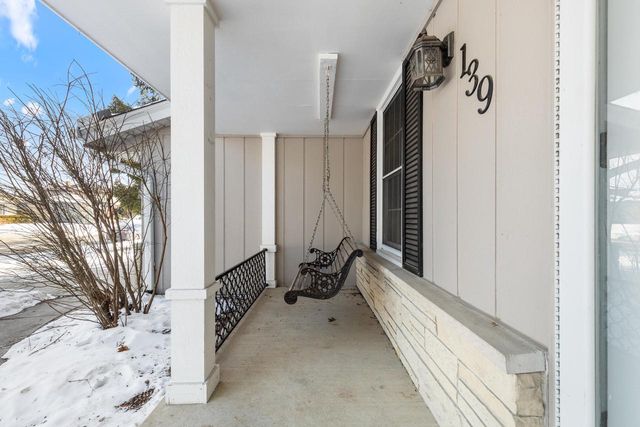 139 Debbie COURT, Waukesha, WI 53189