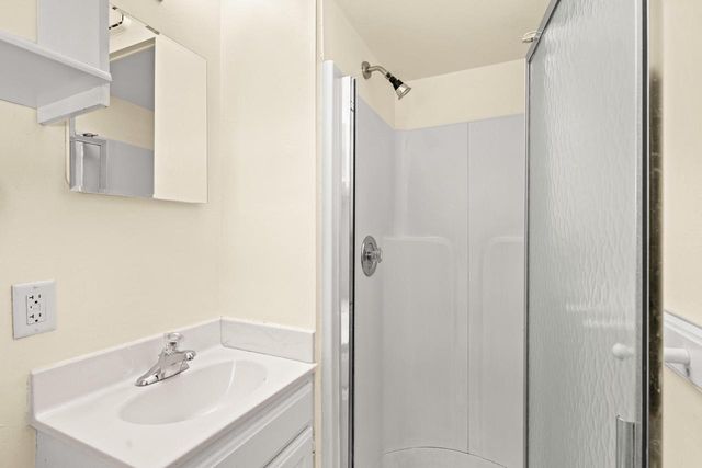 139 Debbie COURT, Waukesha, WI 53189