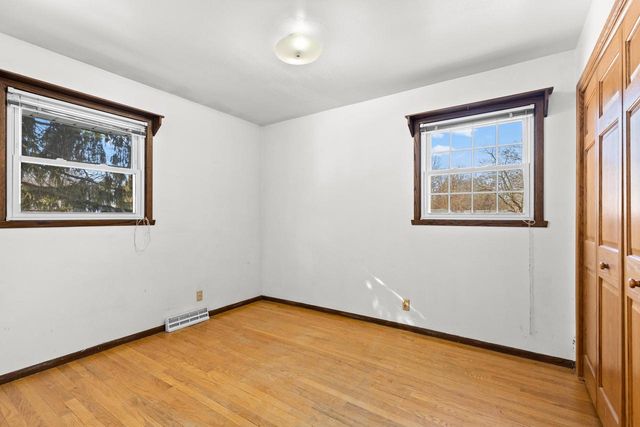 139 Debbie COURT, Waukesha, WI 53189