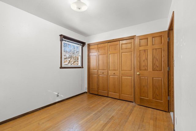 139 Debbie COURT, Waukesha, WI 53189